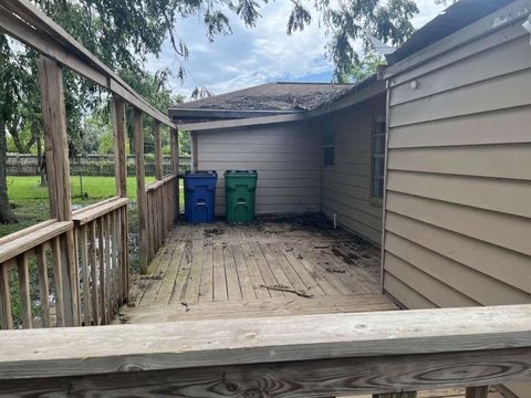 A home in Angleton