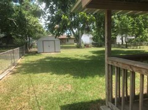 A home in Angleton