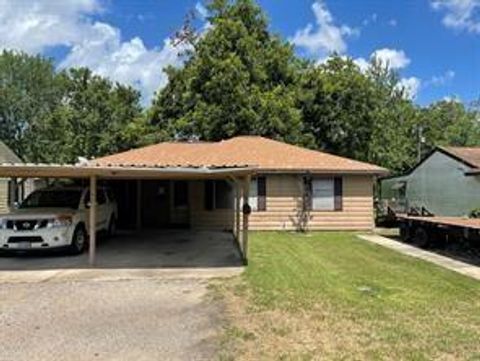 A home in Angleton