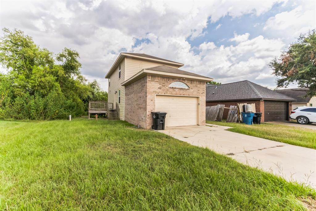 1411 Lake View Circle, Brookshire, Texas image 2