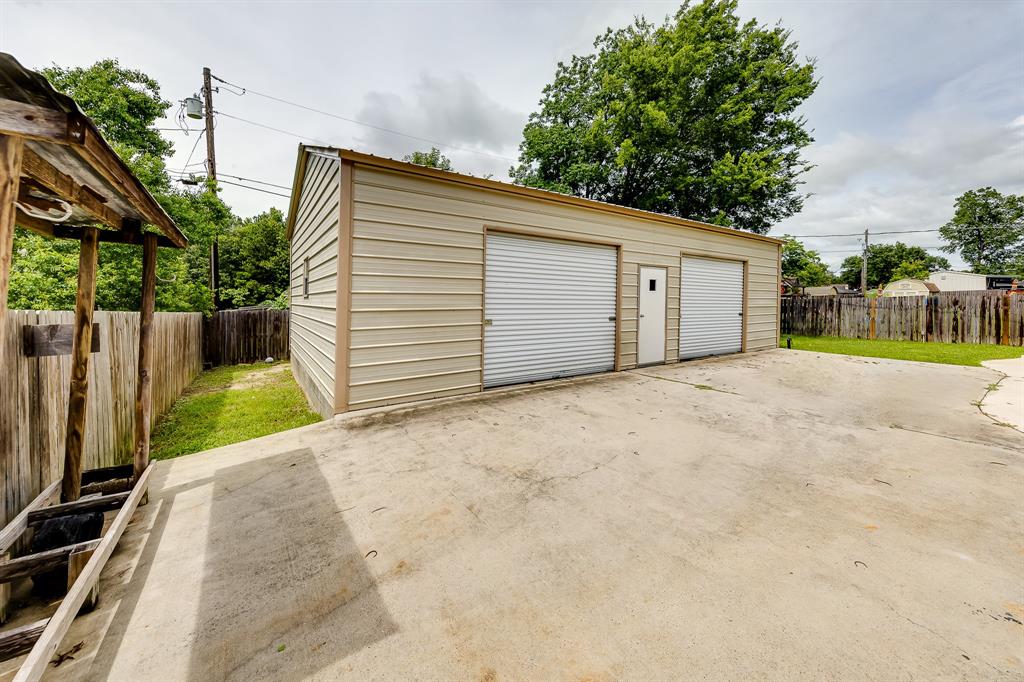 309 Still Forest Street, Liberty, Texas image 17