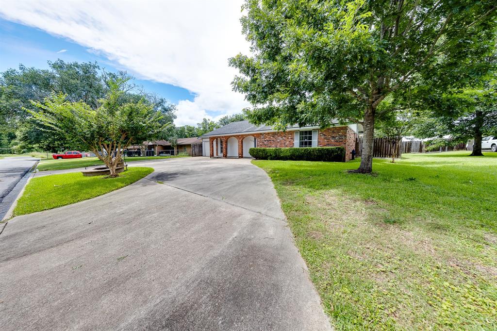 309 Still Forest Street, Liberty, Texas image 5