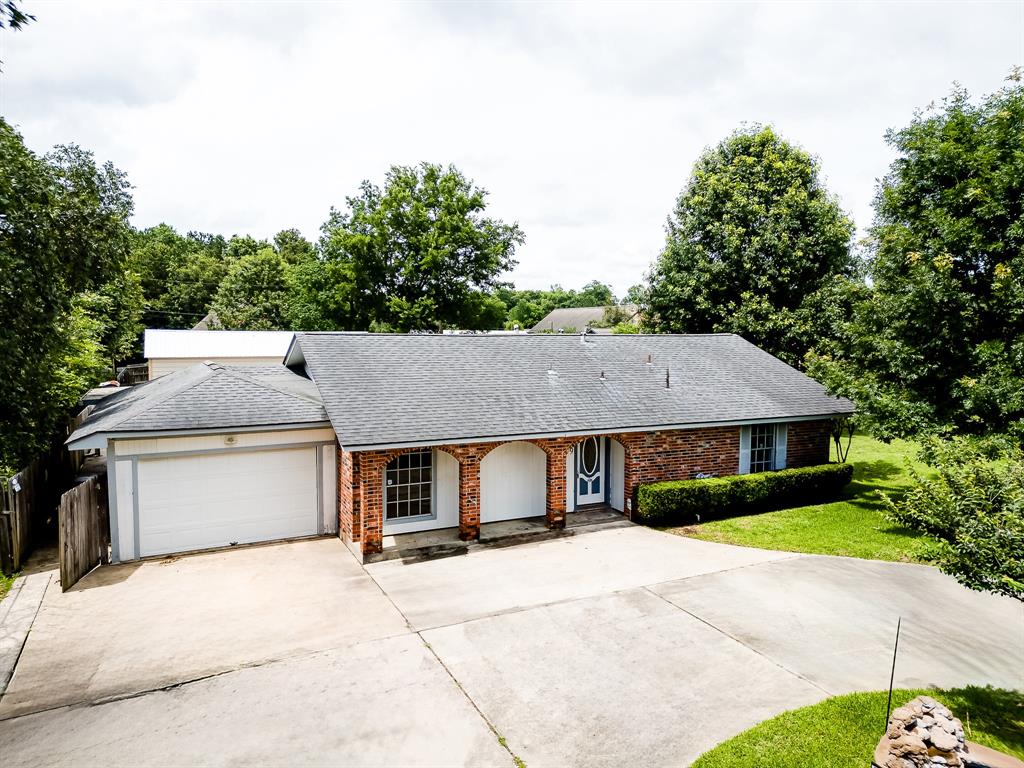 309 Still Forest Street, Liberty, Texas image 1
