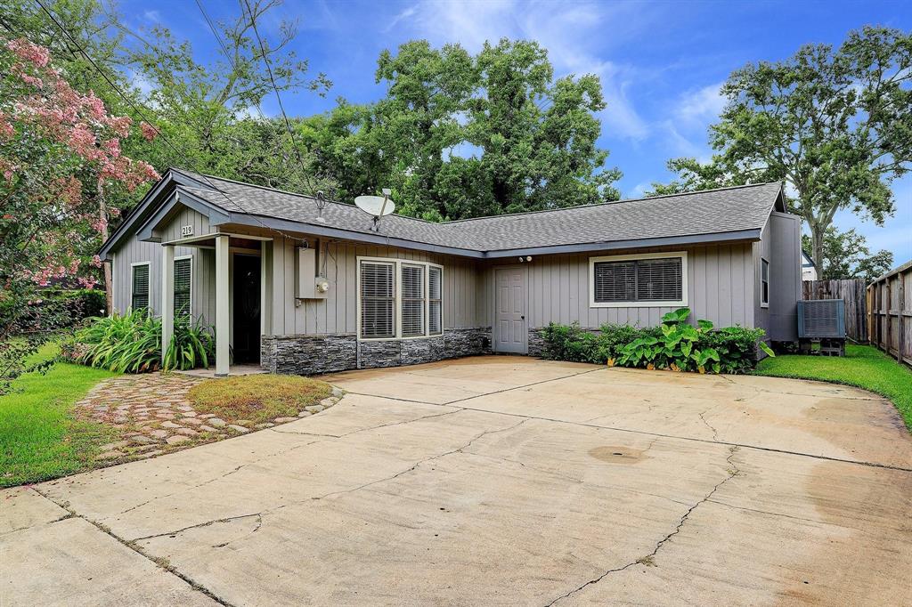 219 Lakeside Drive