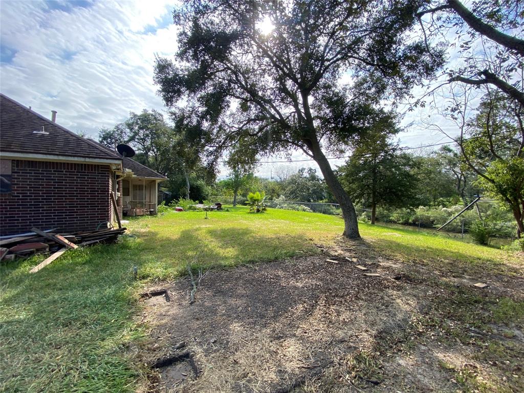 203 Oakridge Drive, Hitchcock, Texas image 6