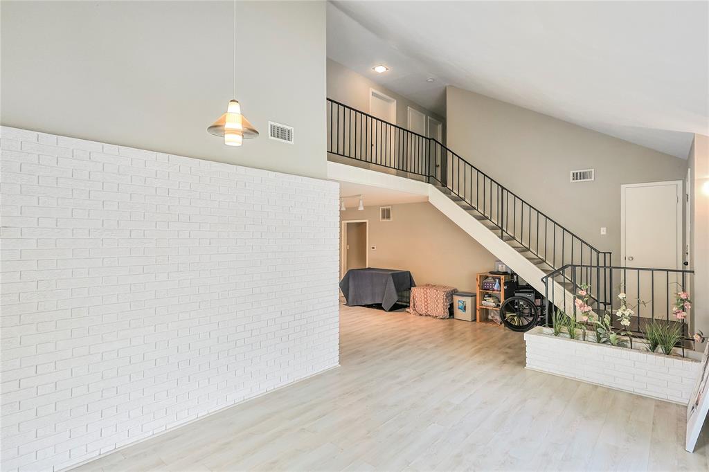 2706 Meadow Lane