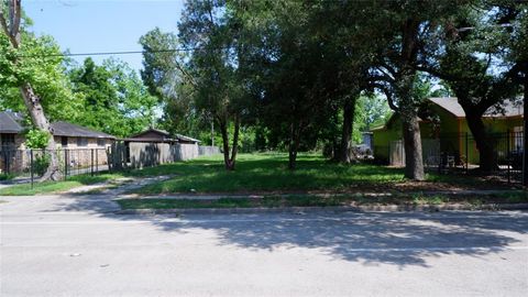 Photo of 4811 Cavalcade St Street, Houston, TX 77026 (MLS # 55477351)