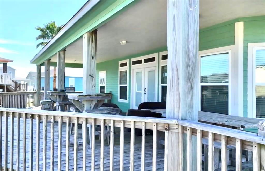 901 Meynig Drive, Crystal Beach, Texas image 3