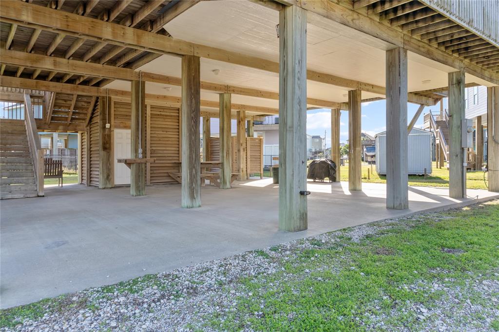 901 Meynig Drive, Crystal Beach, Texas image 4