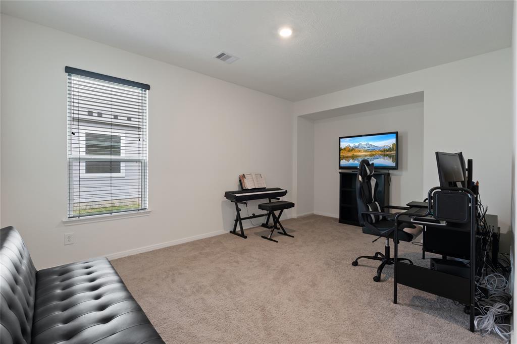 4007 Mossy Banks Lane, Houston, Texas image 4