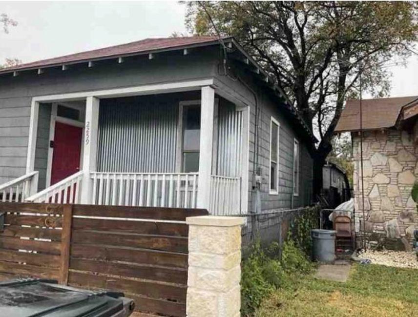 2259 N Interstate 35