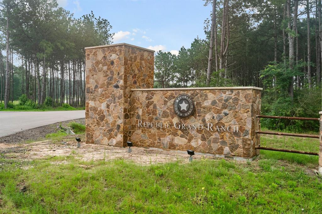 15899 Wood Grove Way, Willis, Texas image 18