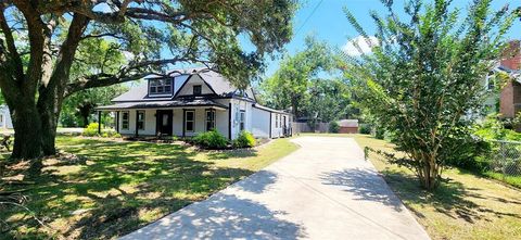 A home in Angleton