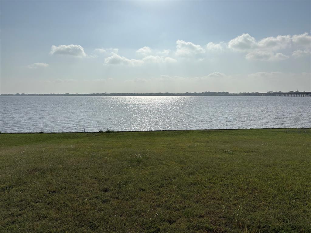 510 W Bayshore Dr, Palacios, Texas image 4