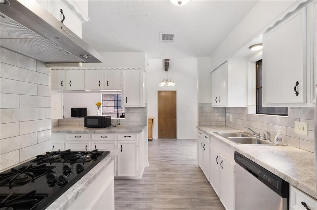 10518 Sageburrow Drive, Houston, Texas image 10