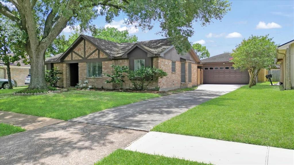 10518 Sageburrow Drive, Houston, Texas image 4