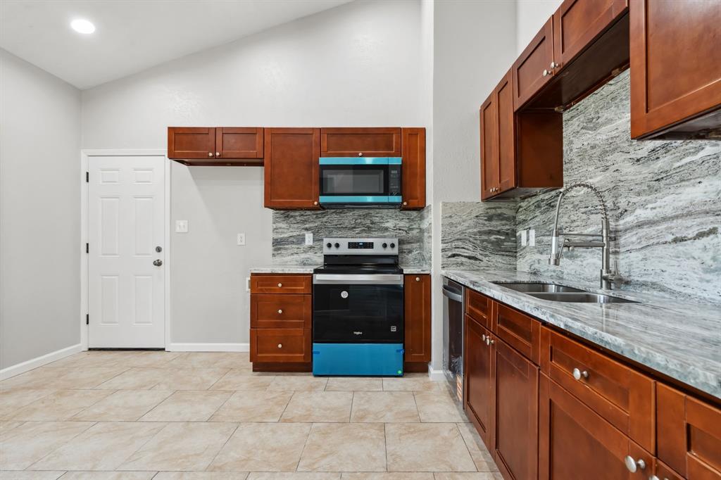 17311 Wagganner Drive, Hockley, Texas image 3