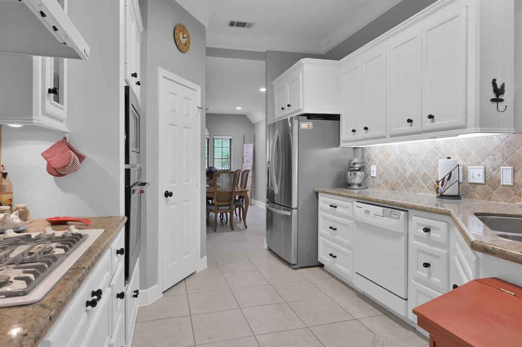 5 Highland Hollow Drive, Conroe, Texas image 7