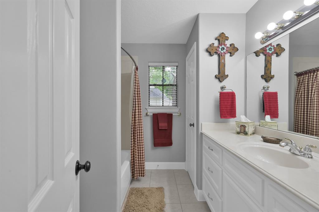 5 Highland Hollow Drive, Conroe, Texas image 17
