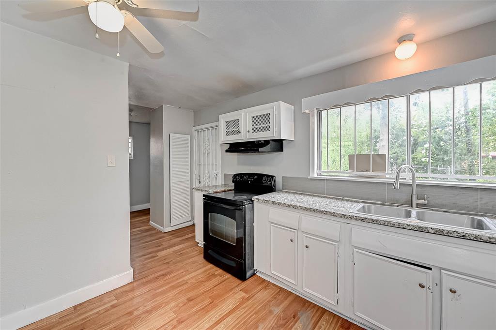 4203 Tavenor Lane, Houston, Texas image 3