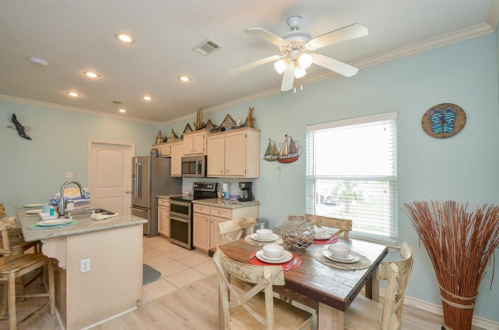 3346 Pirates Cove, Crystal Beach, Texas image 14