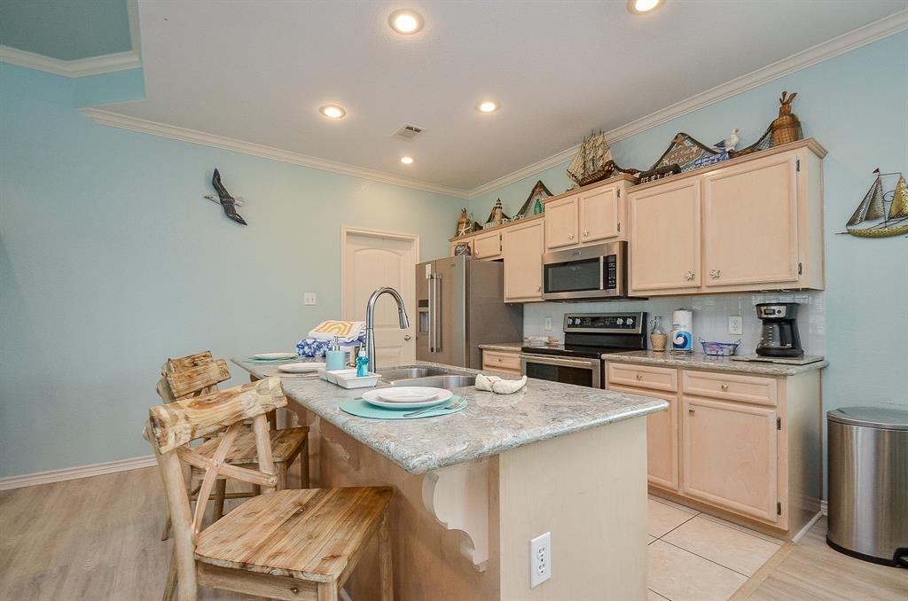 3346 Pirates Cove, Crystal Beach, Texas image 16