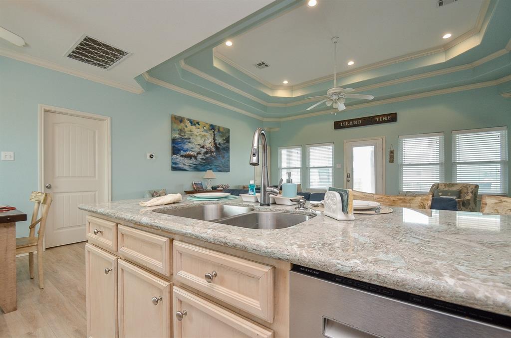 3346 Pirates Cove, Crystal Beach, Texas image 18