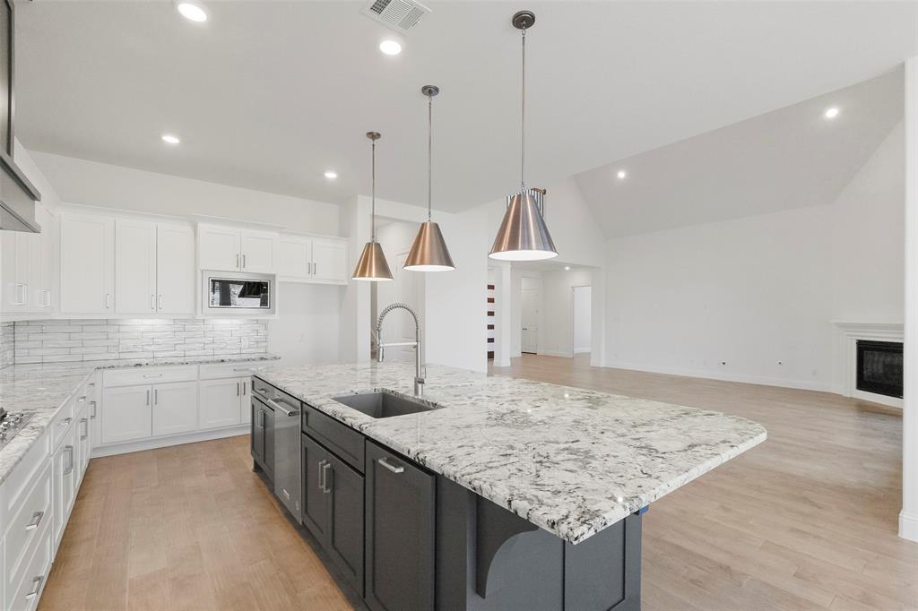 5231 Aster Ridge Lane, Manvel, Texas image 11