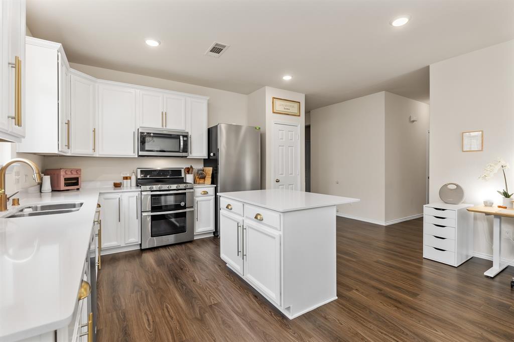 4275 Roaring Timbers Drive, Conroe, Texas image 12