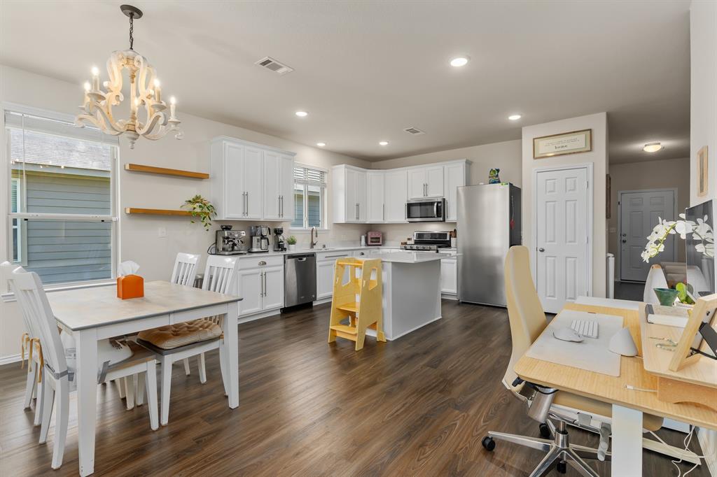 4275 Roaring Timbers Drive, Conroe, Texas image 6