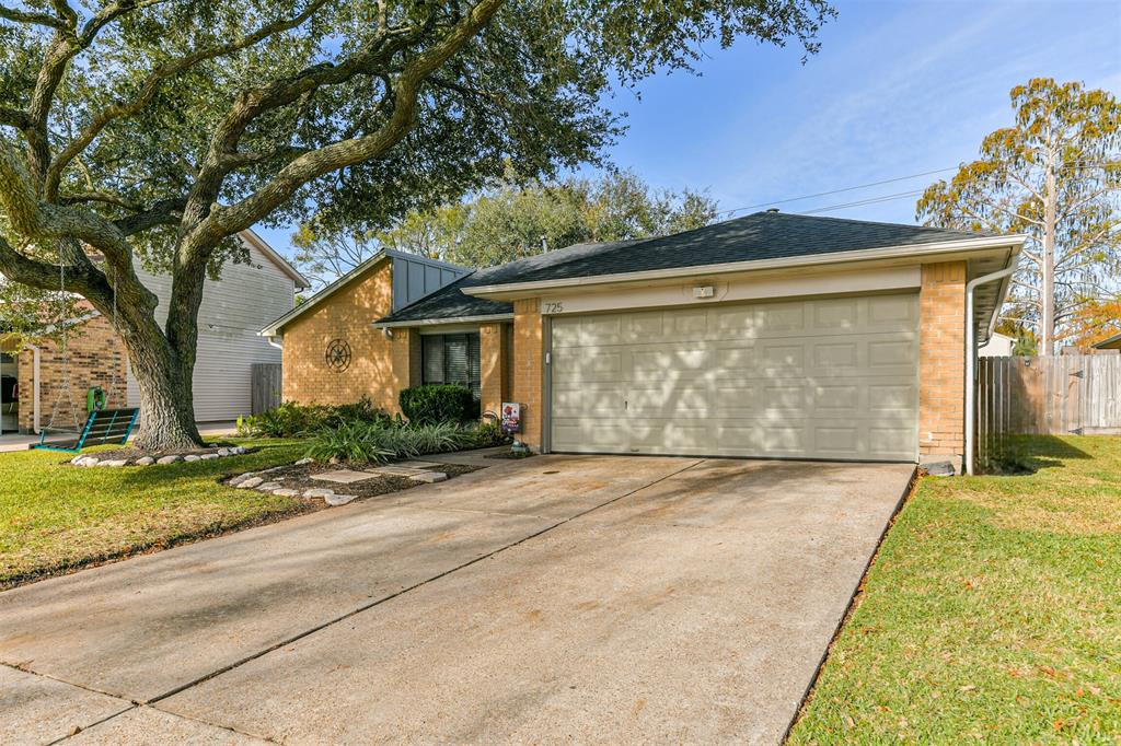 725 Canyon Springs Drive, La Porte, Texas image 1