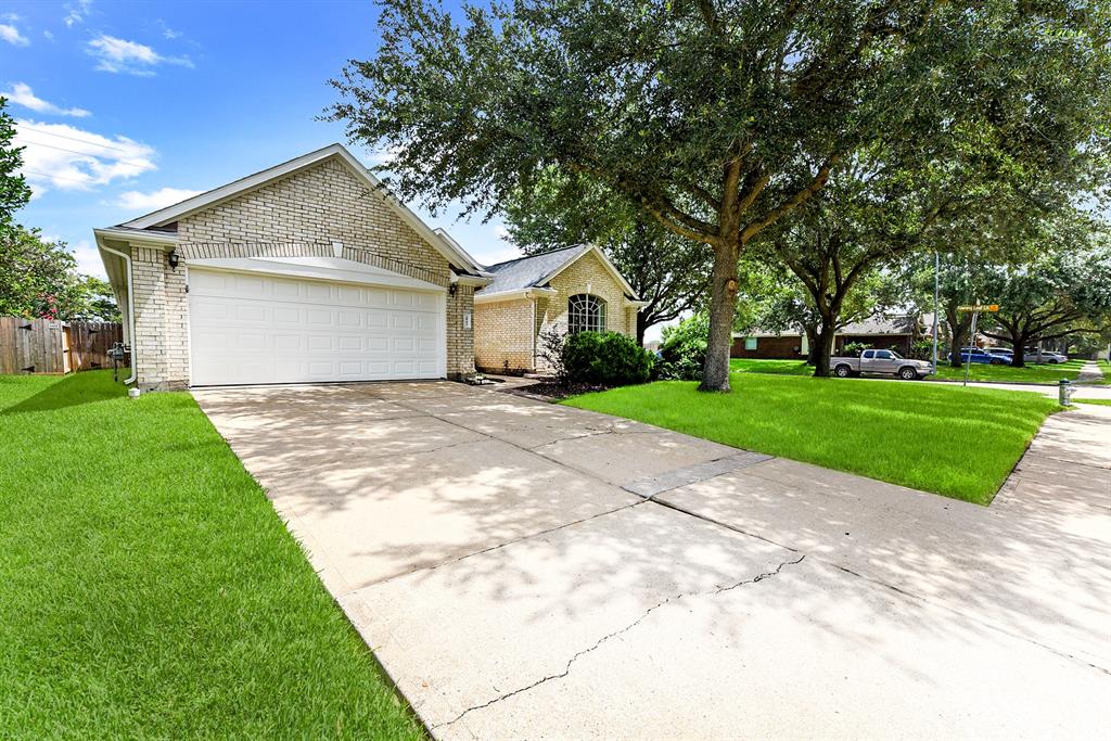 2542 Lake Dale Lane