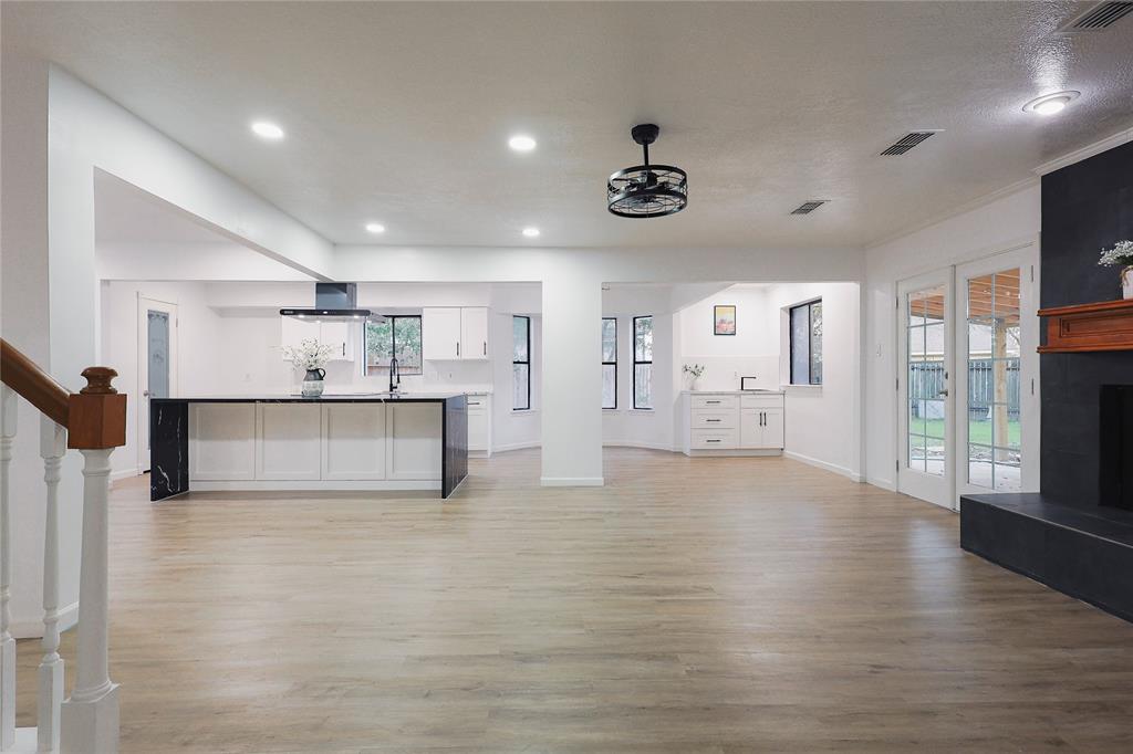 10411 Rippling Fields Drive, Houston, Texas image 3