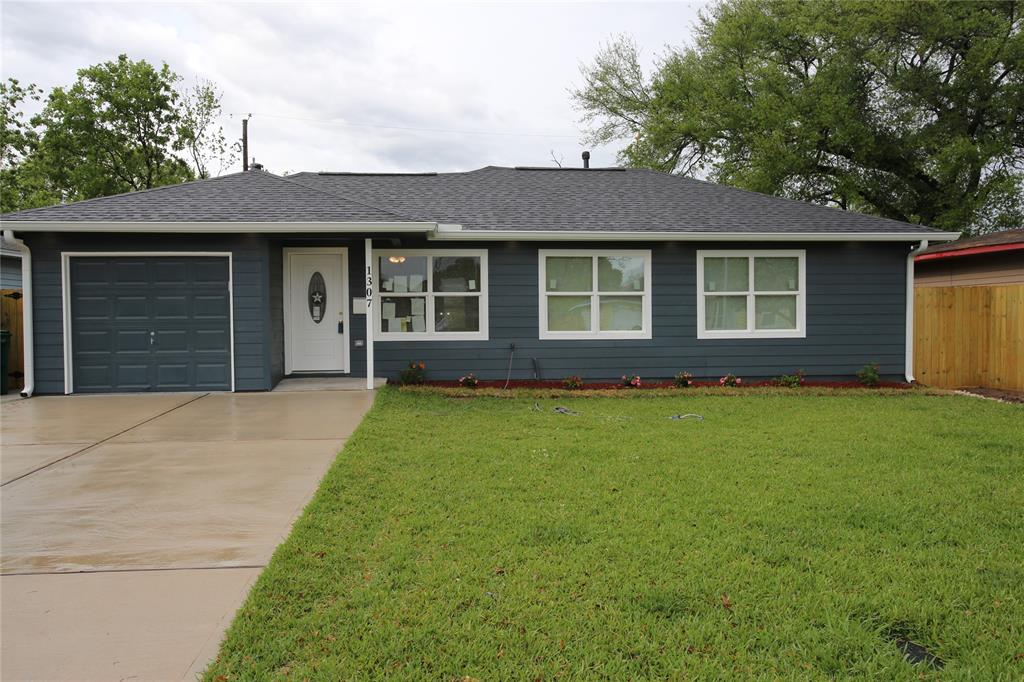 1307 Belshire Road, Pasadena, Texas image 1