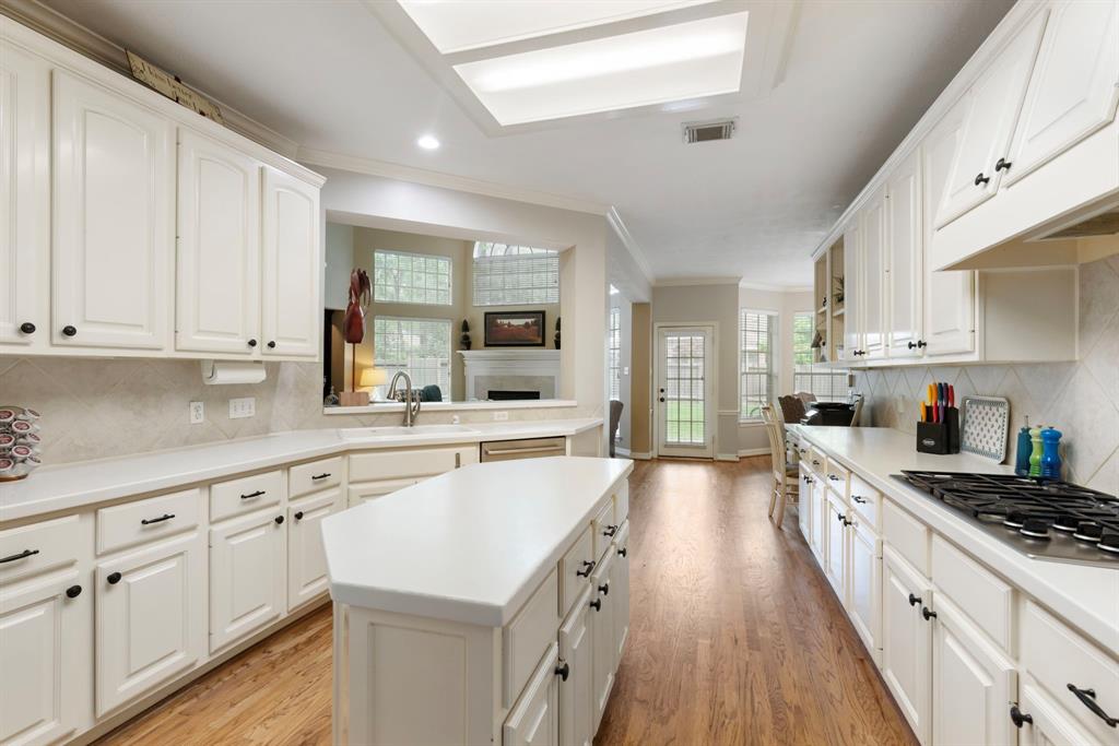126 W Slatestone Circle, The Woodlands, Texas image 8
