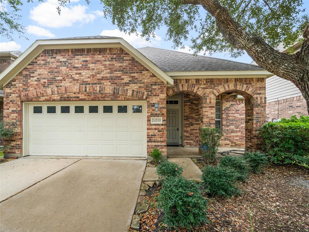 24510 Foxberry Glen Lane, Katy, Texas image 2