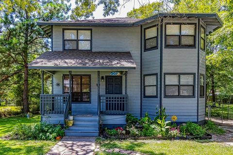 Photo of 220 Commanche Drive, Onalaska, TX 77360 (MLS # 20544583)