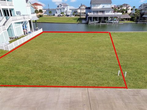 Photo of 510 Neptune Circle, Tiki Island, TX 77554 (MLS # 11963119)