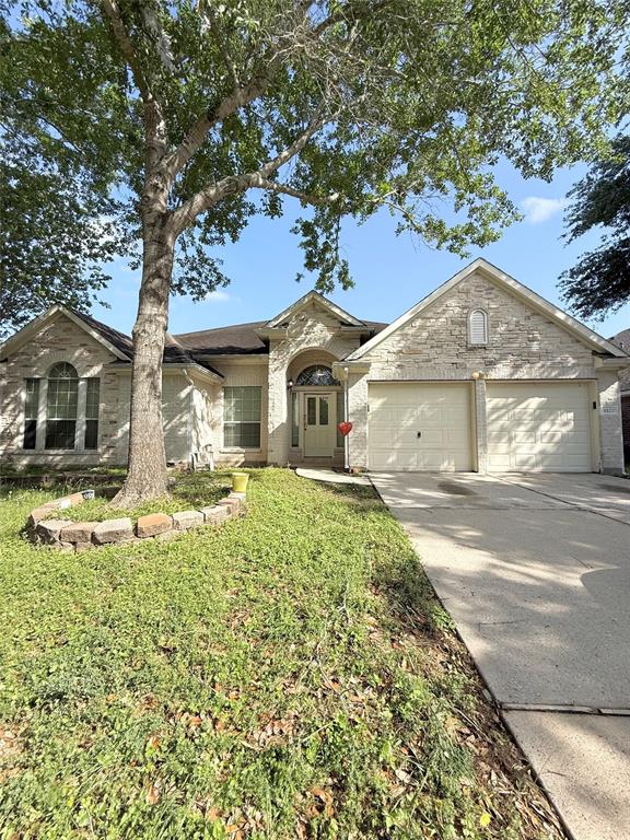8122 Dune Brook Drive, Pearland, Texas image 1