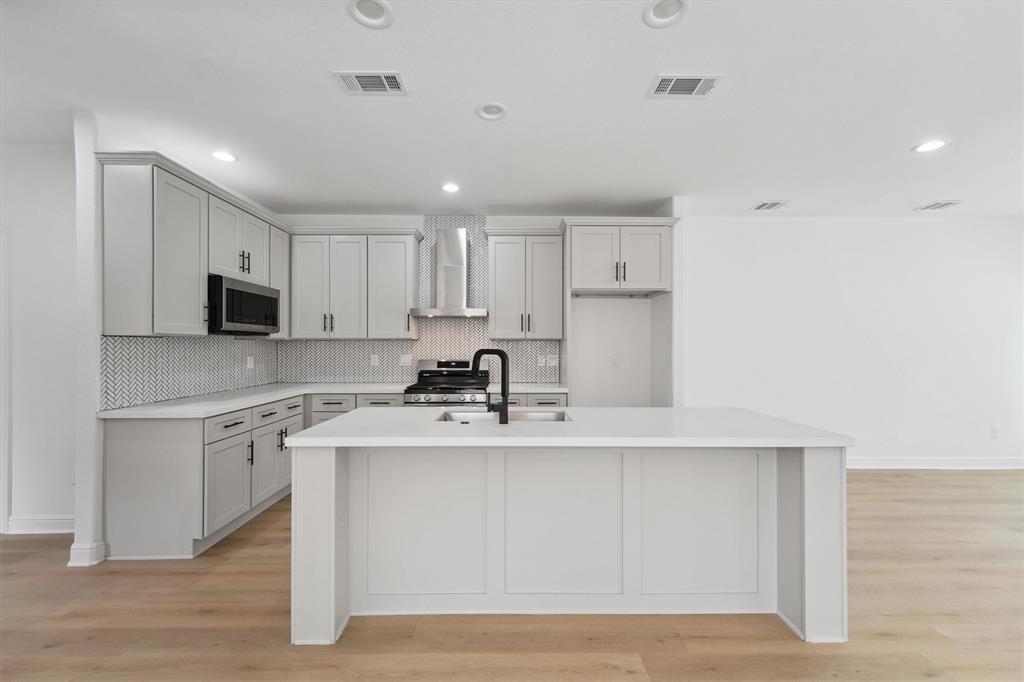 5013 Golden Forest Drive, Houston, Texas image 6