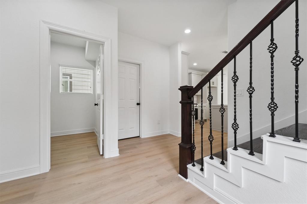 5013 Golden Forest Drive, Houston, Texas image 9