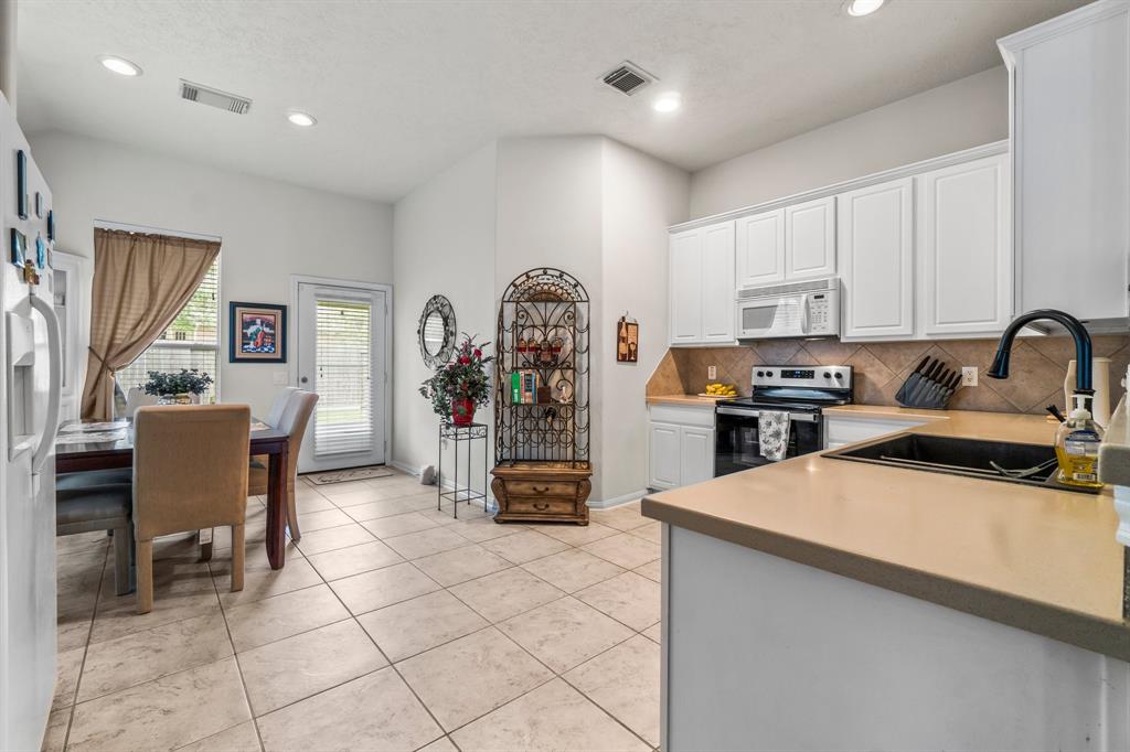 26 S Dylanshire Circle, Conroe, Texas image 21