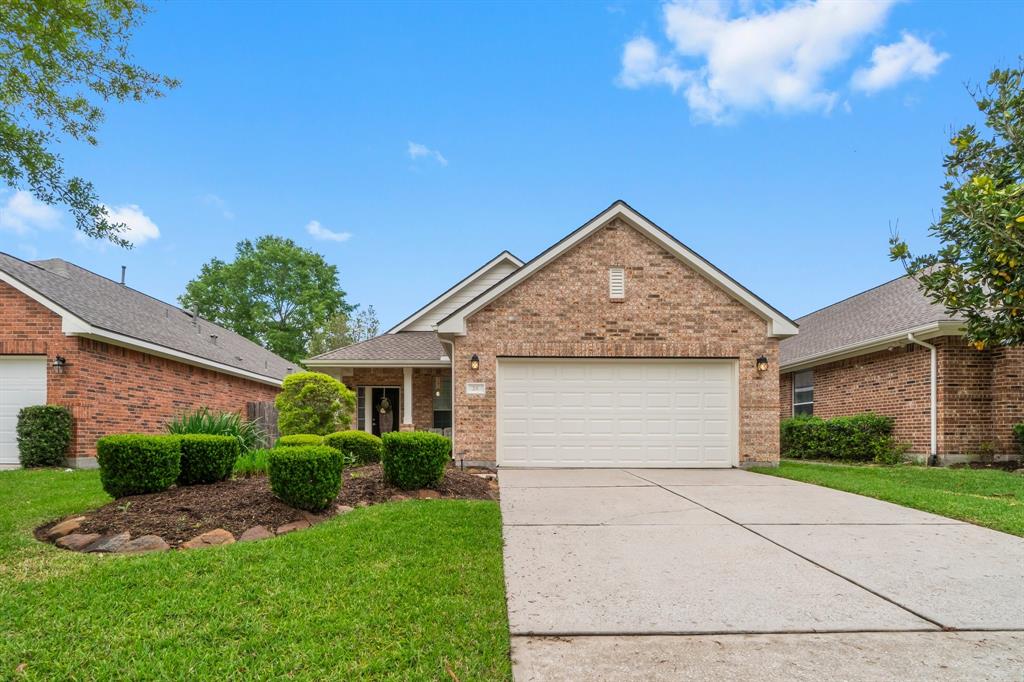 26 S Dylanshire Circle, Conroe, Texas image 2
