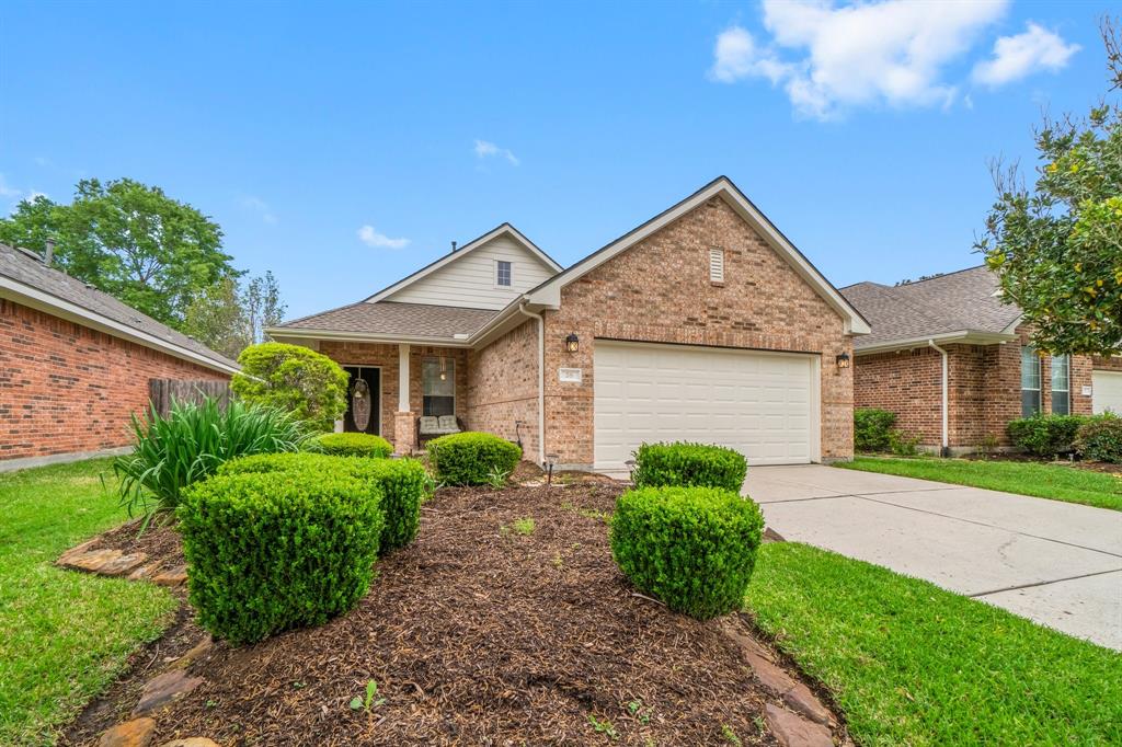 26 S Dylanshire Circle, Conroe, Texas image 3