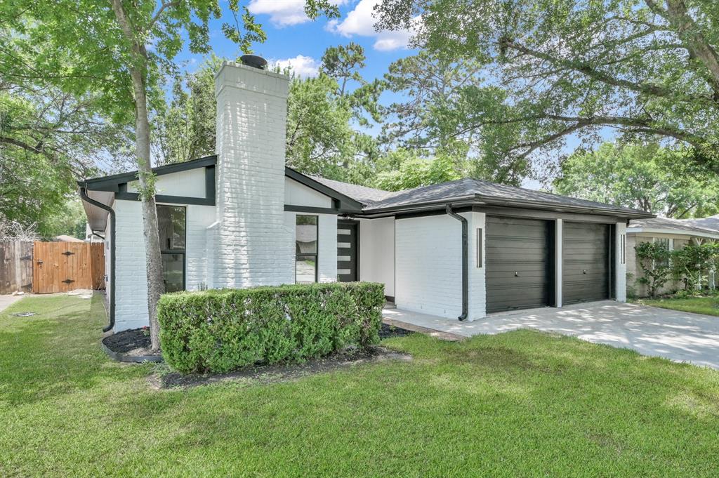 5015 Monteith Drive, Spring, Texas image 2