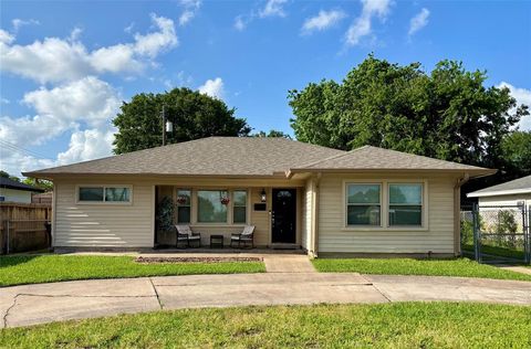 2103 Rosemead Drive Pasadena TX 77506