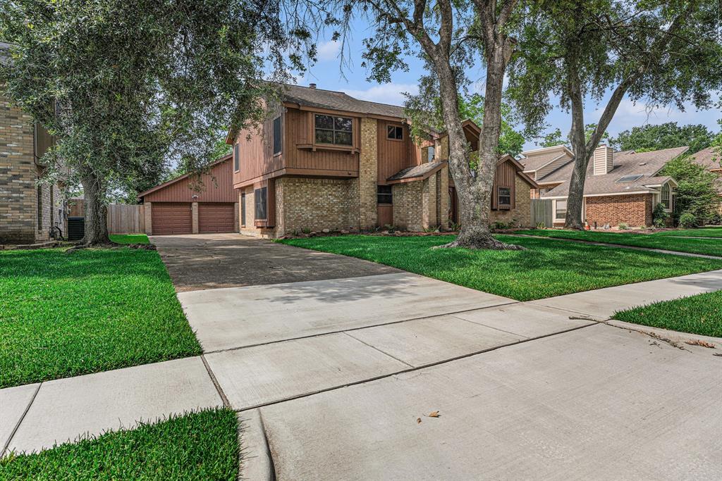 602 Crestwood Drive