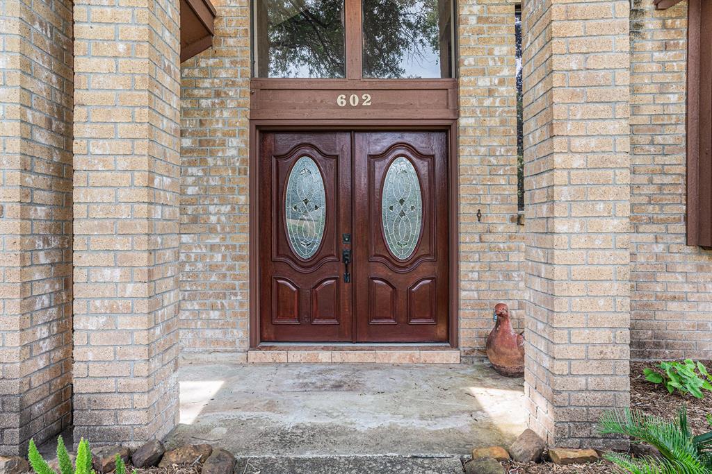 602 Crestwood Drive