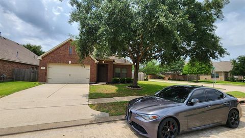 Single Family Residence in Katy TX 826 Tide Bay Circle.jpg