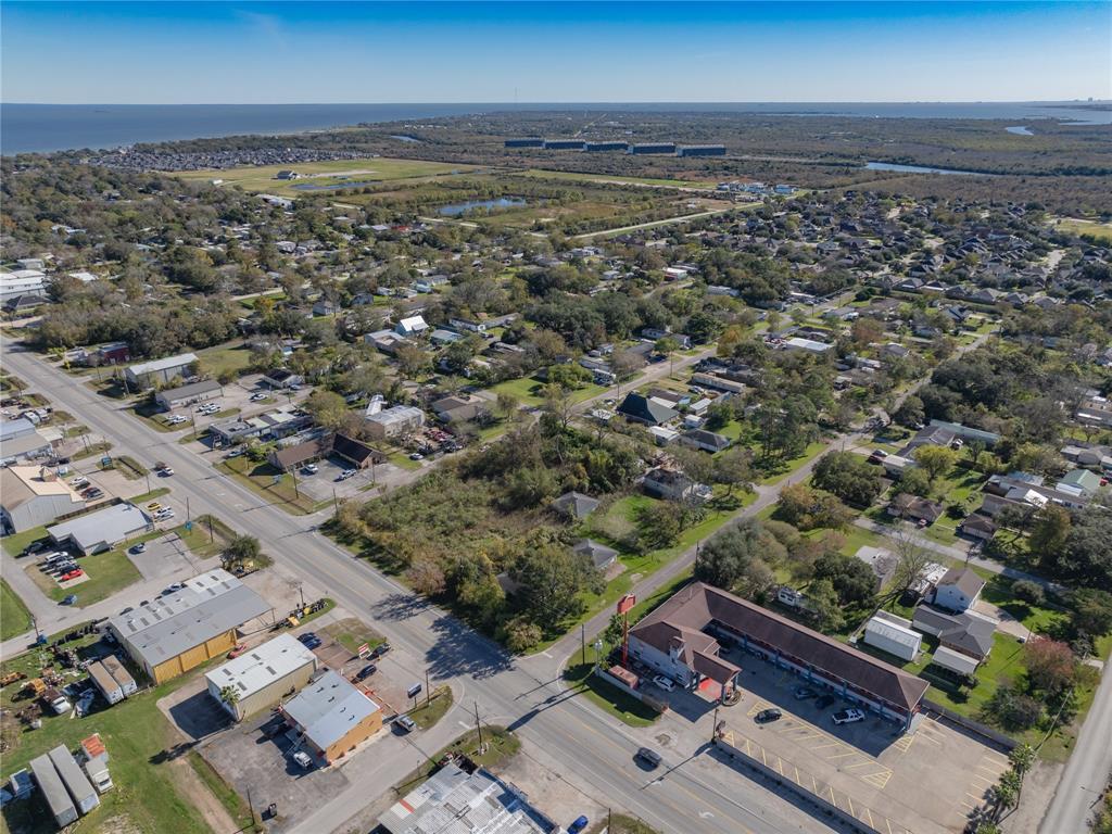 843 Grand Avenue, Bacliff, Texas image 3